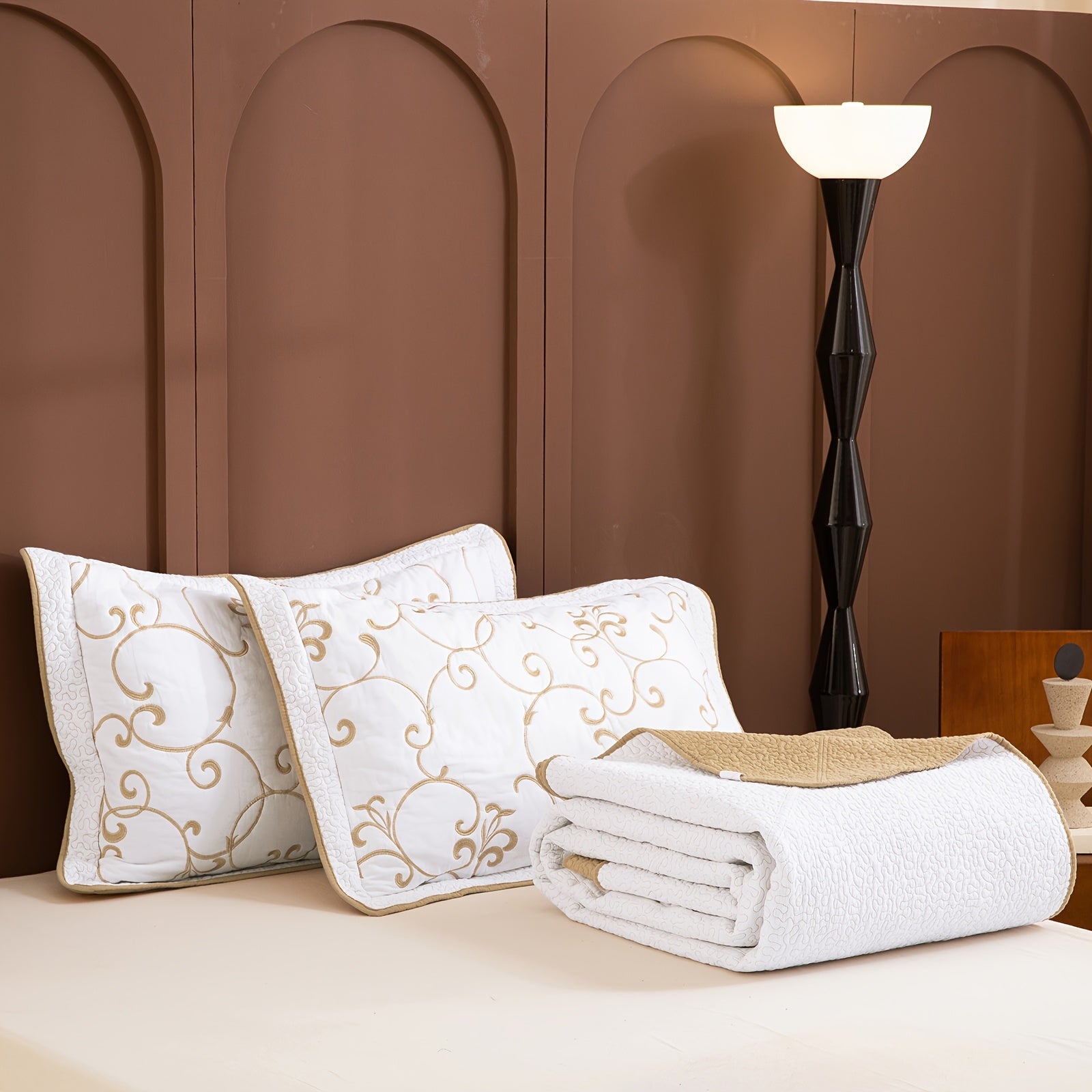 100% Cotton California King Quilt Embroidery Pattern Bedding Coverlet Set 3pcs Extra Large Golden And White Quilt Bedding Set Aesthetic All Season