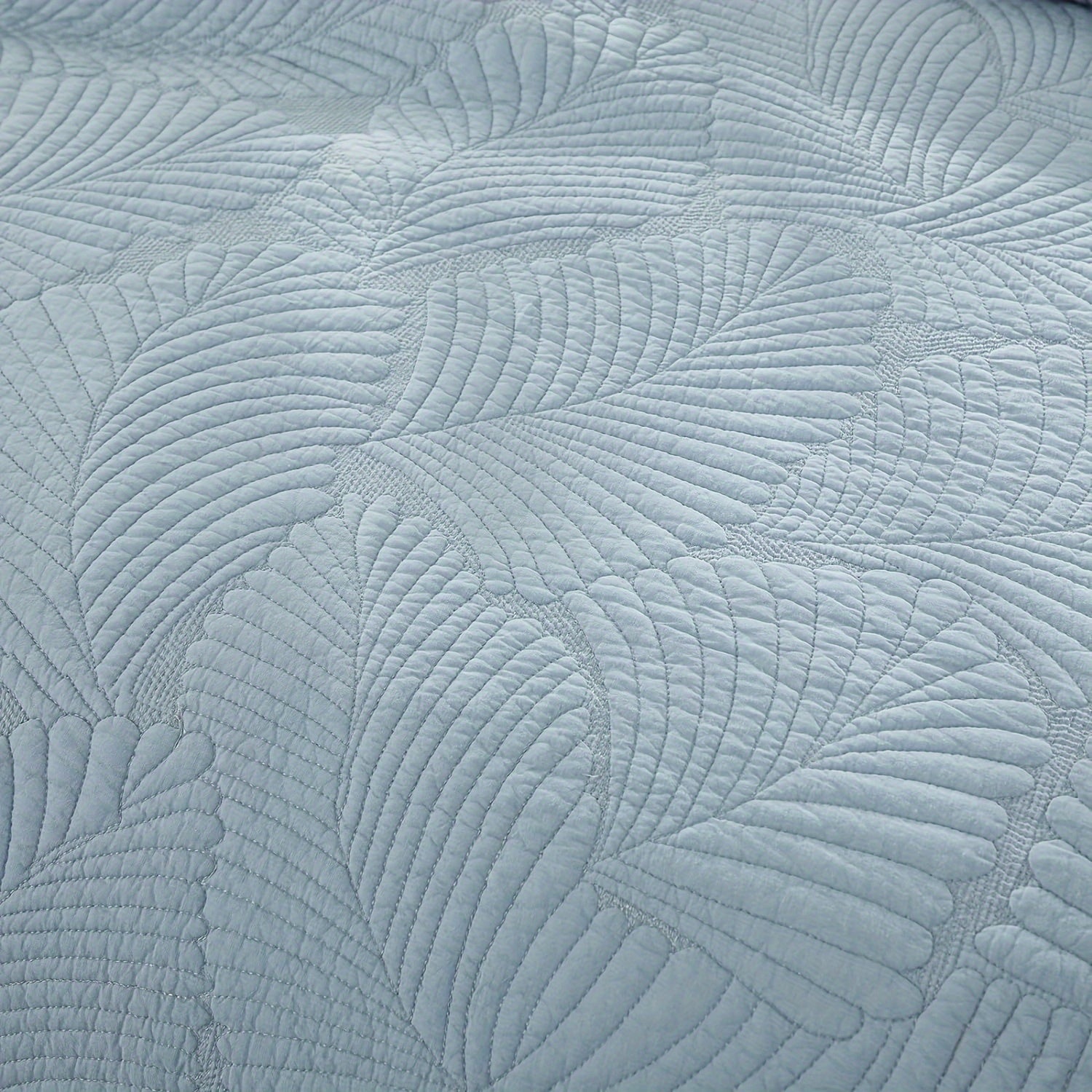 3Pcs Luxury Palm Tree Leaf Pattern Embroidered Quilt Set, 100% Cotton Blue Farmhouse Bedspread Set, Lightweight Soft Tropical Style Coverlet Set, for All-Season, Queen King Size