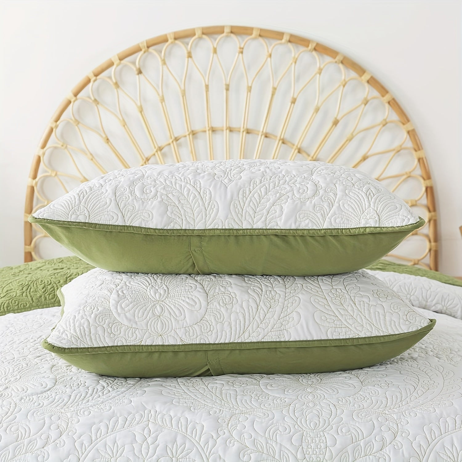 Three-piece Set Of South African Green Master-level Hand-quilted Cotton + Microfiber Quilted to Make Gifts, Affordable And Dignified Home Furnishing, Bed Cover Quilt Can Be Used In All Seasons