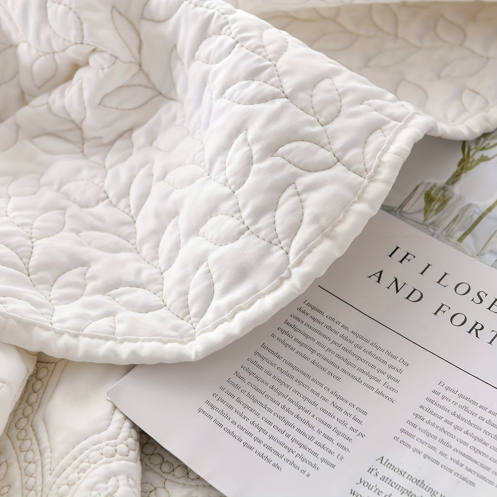 3Pcs Luxury Elegant Embroidered Leaf Pattern Farmhouse Quilt Set, 100% Polyester Botanical Theme White Retro Bedspread Set, Lightweight Soft Shabby Matelasse Chic Coverlet Set, for All-Season, Queen King Size, (1 Quilt + 2 Pillow Shams)