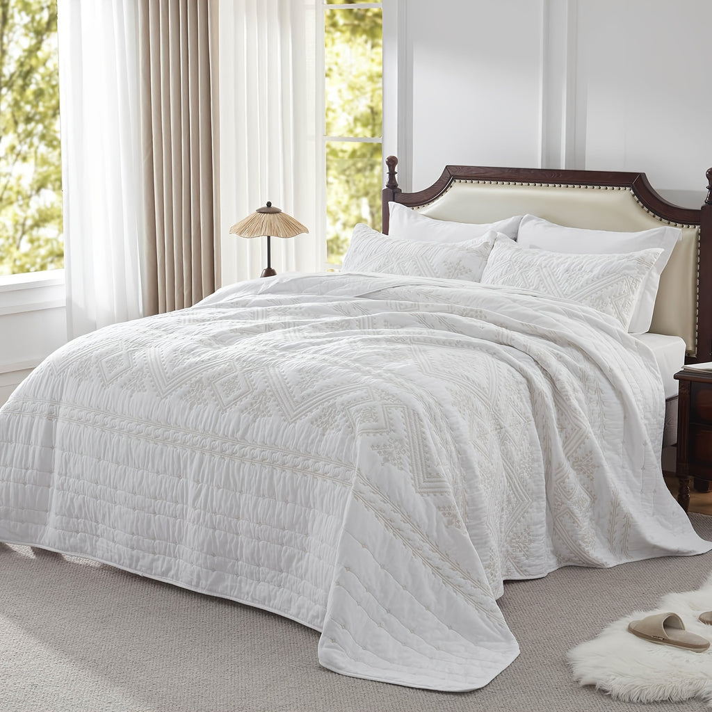 100% Cotton 3-Piece Quilt Set With Golden\u002FTan Print - White Full Queen Size Lightweight Bedspread Coverlet - 90''x98'' Soft Luxurious Embroidered Bedding Set For All Seasons (1 Quilt, 2 Pillow Shams)