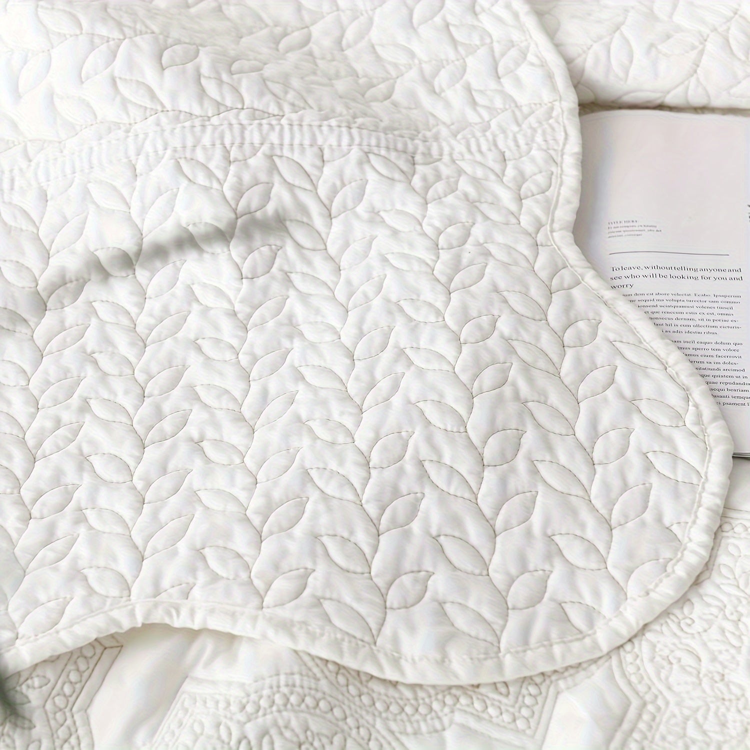 3Pcs Luxury Elegant Embroidered Leaf Pattern Farmhouse Quilt Set, 100% Polyester Botanical Theme White Retro Bedspread Set, Lightweight Soft Shabby Matelasse Chic Coverlet Set, for All-Season, Queen King Size, (1 Quilt + 2 Pillow Shams)